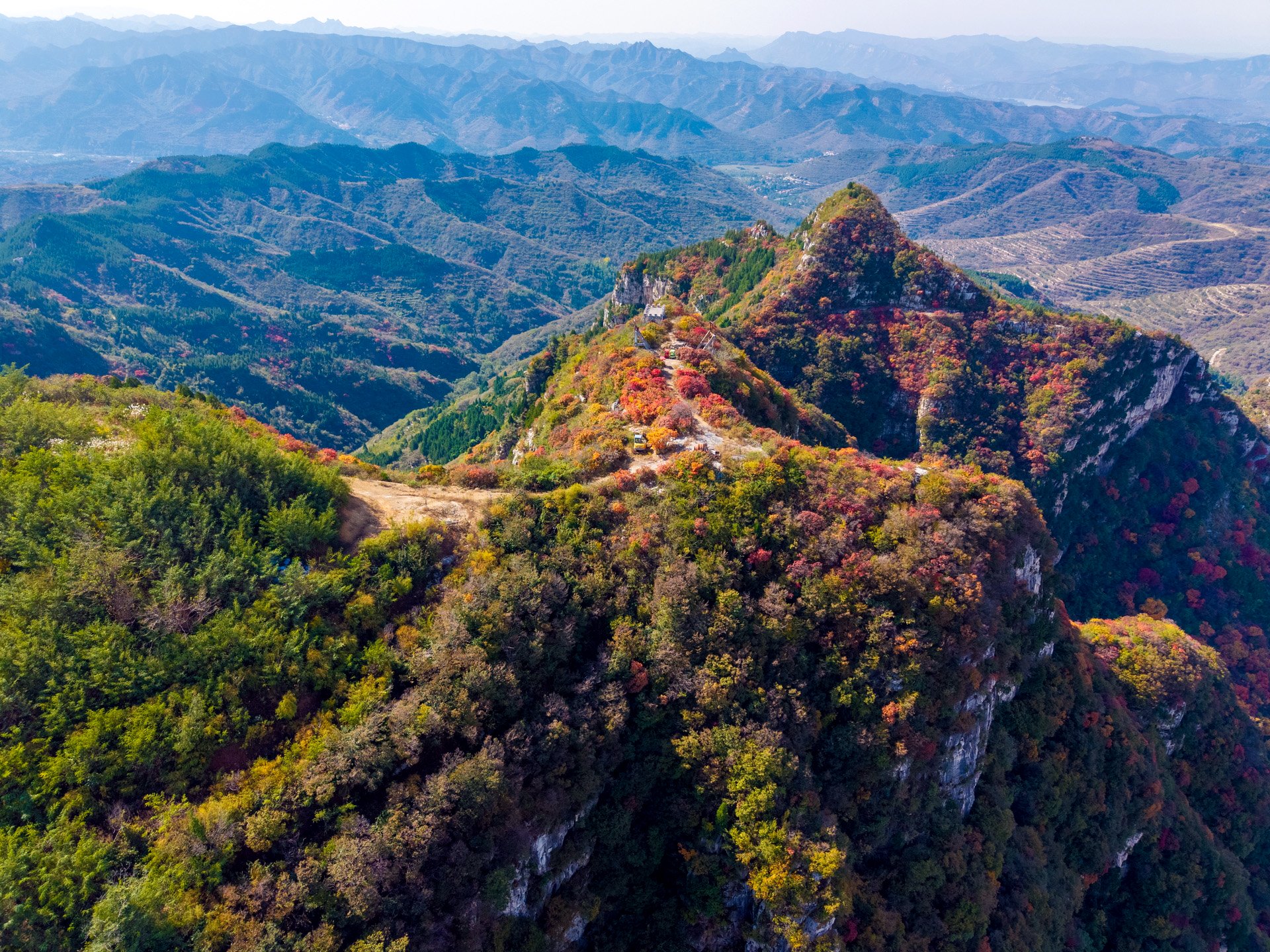 淄博齐山风景区山顶航拍03
